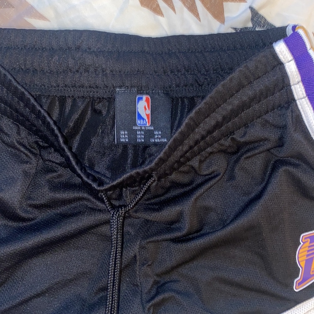 NBA lakers shorts - Picture 3 of 4